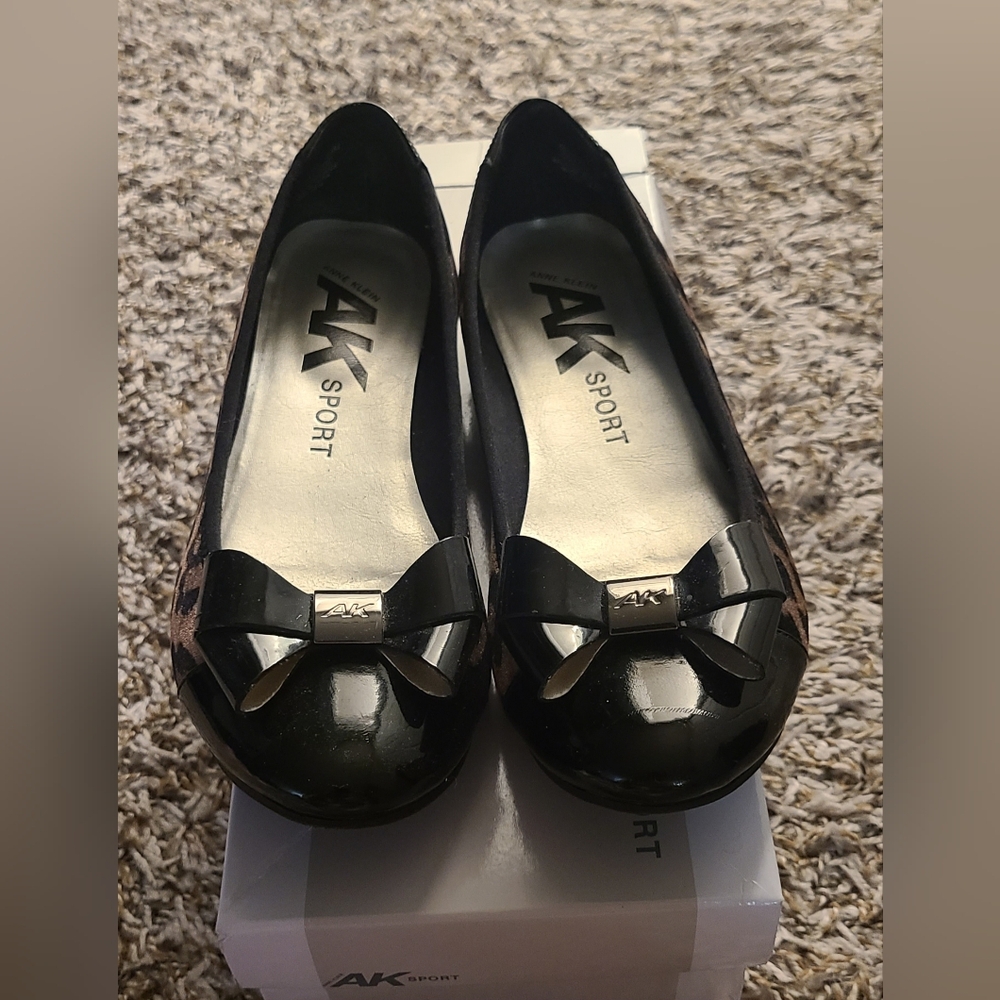 Leopard Print Women's Flats Size 6 1/2 with Black Bow - Picture 6 of 8